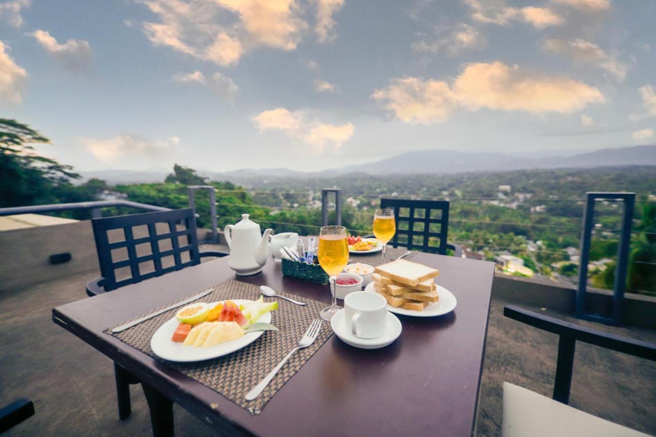 Hotel The Hills By Blue Fox Kandy Zewnętrze zdjęcie