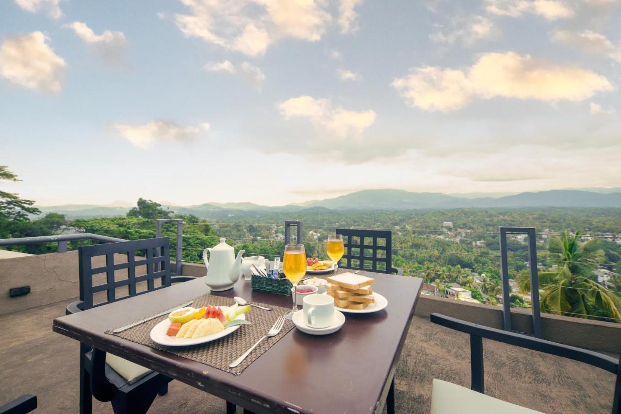 Hotel The Hills By Blue Fox Kandy Zewnętrze zdjęcie
